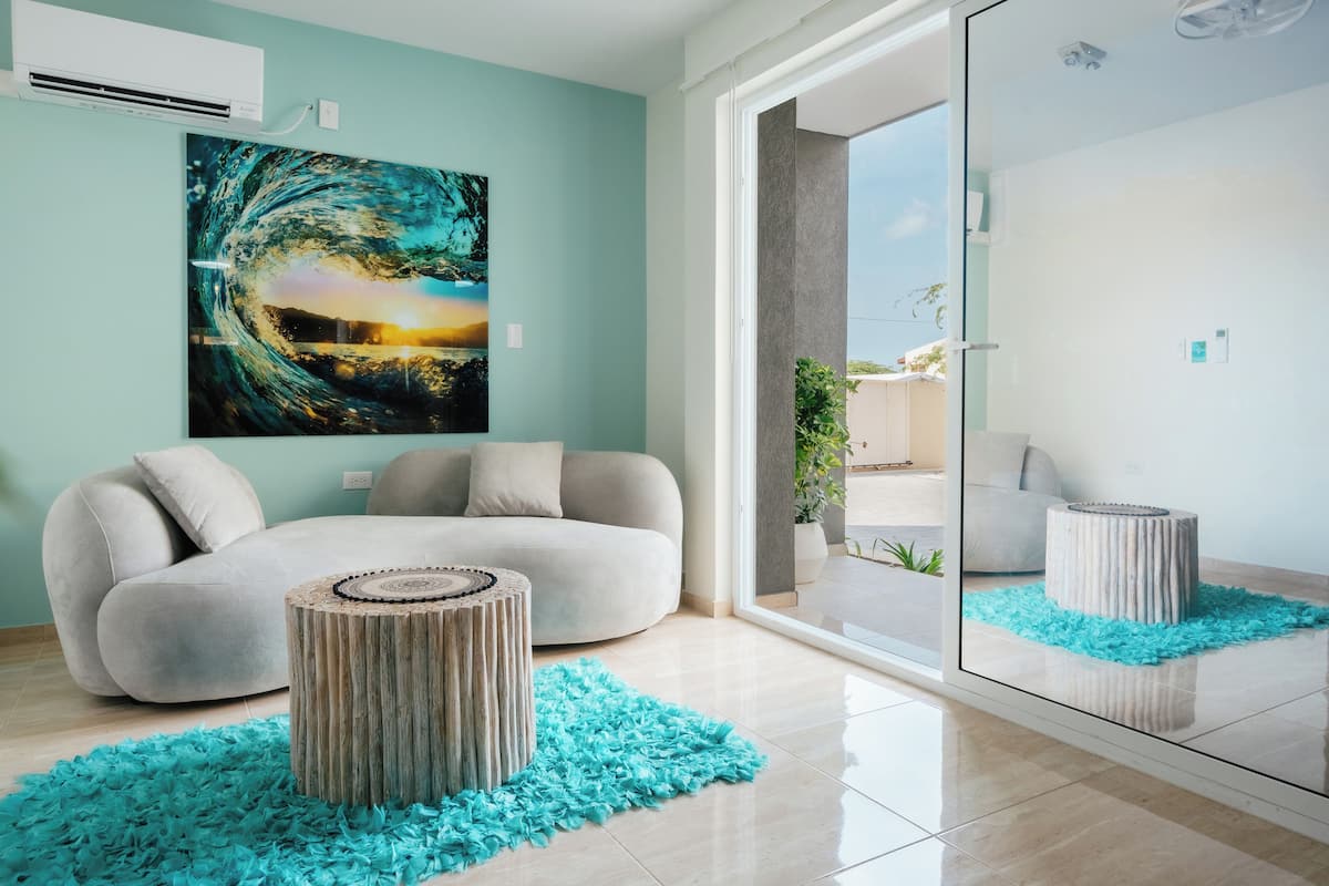 Suite Premium, 2 kamar tidur, 2 kamar mandi | Area keluarga | Smart TV 42-inci dengan saluran TV kabel, TV, dan Netflix