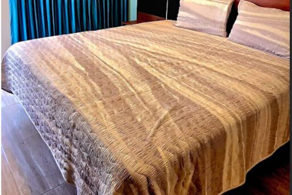 Comfort Suite, 1 Queen Bed, Non Smoking, Balcony | Living area | 42-inch Smart TV with cable channels, TV, Netflix