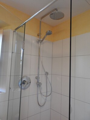 Badekar, håndklæder, Sæbe, Toiletpapir