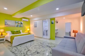 Egyptian cotton sheets, premium bedding, laptop workspace - Malecon Rooms & Hotel (Santo Domingo)