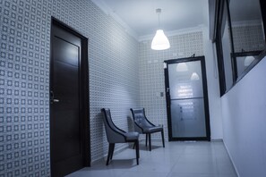 Interior entrance - Malecon Rooms & Hotel (Santo Domingo)