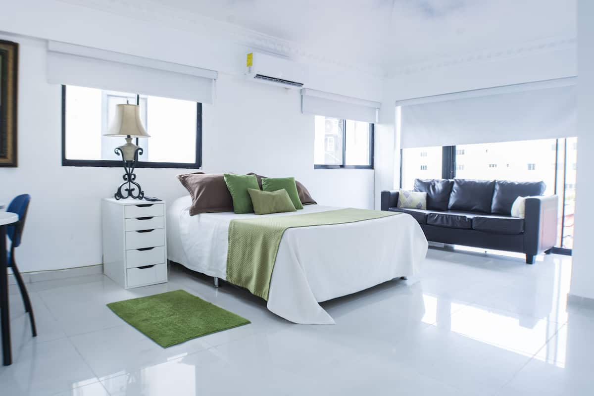 18 bedrooms, Egyptian cotton sheets, premium bedding