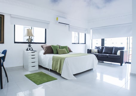 18 bedrooms, Egyptian cotton sheets, premium bedding
