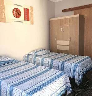 Comfort Triple Room, Private Bathroom | Iron/ironing board, free WiFi, bed sheets - Lodge Hostel (Piracicaba)