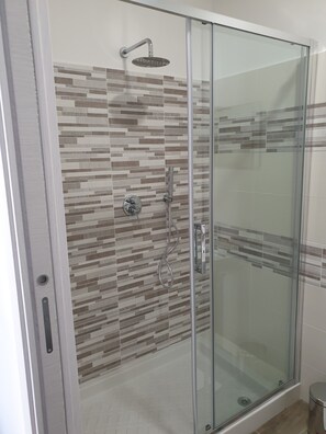 Bathroom shower - Giò Rooms (Scalea)