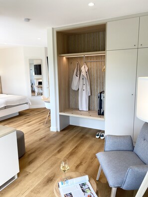 Literie hypoallergénique, coffres-forts dans les chambres