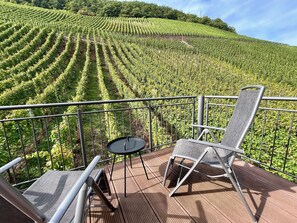 Deluxe Double Room, Balcony (Weinberg) | Vineyard view - Hotel & Restaurant ZUR TRAUBE (Uerzig)
