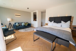 Panoramic Studio Suite | Hypo-allergenic bedding, in-room safe, individually decorated - Hotel & Restaurant ZUR TRAUBE (Uerzig)