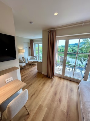 Deluxe Double Room, Balcony (Moselzimmer) | Hypo-allergenic bedding, in-room safe, individually decorated