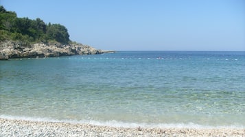 Beach nearby, white sand, beach bar