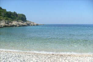 Beach nearby, white sand, beach bar