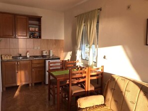 Family Apartment, Balcony, Sea View | 1 bedroom, individually decorated, desk, laptop workspace - Majero Apartments (Utjeha)