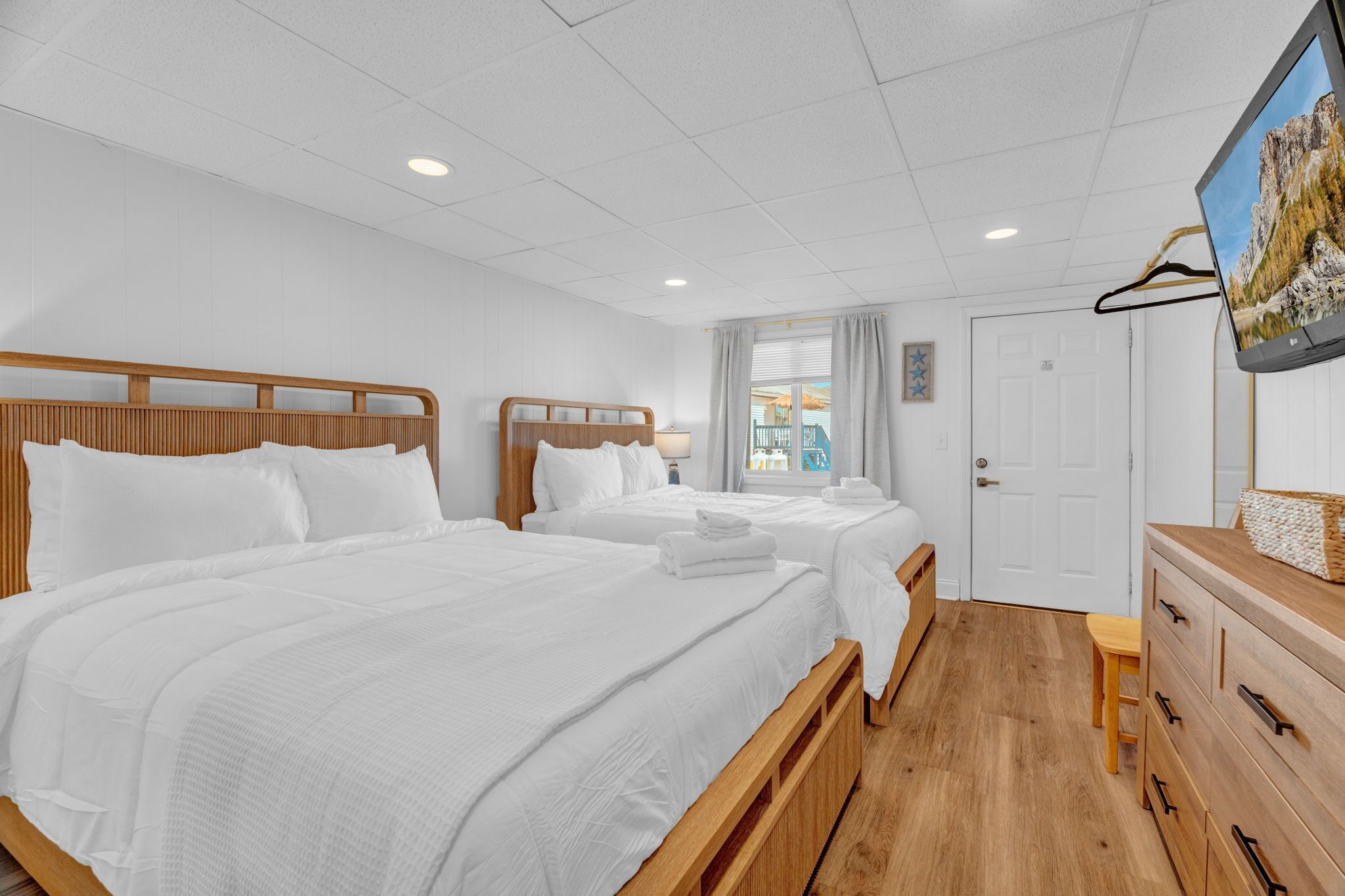 Iron/ironing board, free WiFi, bed sheets