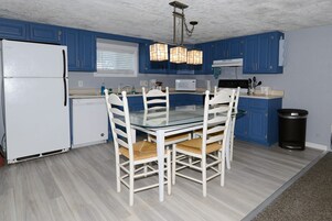 Family Duplex | Private kitchen | Microwave, coffee/tea maker, toaster, cookware/dishes/utensils
