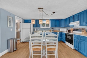 Duplex familial | Cuisine privée | Four à micro-ondes, cafetière-théière, grille-pain