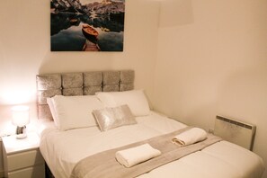 City Apartment, 2 Bedrooms | Bathroom amenities | Free toiletries, hair dryer, towels, soap