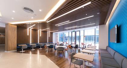 Holiday Inn Express Shanghai Tangzhen by IHG