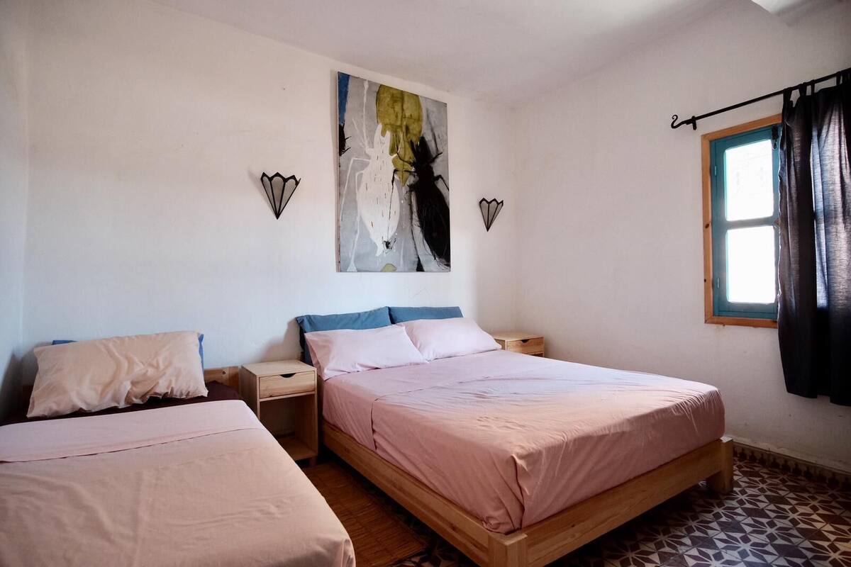 Triple Room | Cribs (free), WiFi (free), bed sheets