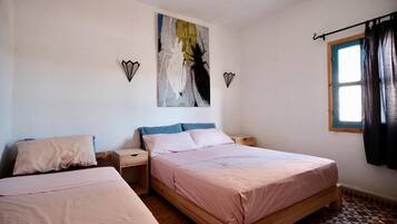 Habitación triple | Cunas gratuitas, wifi gratis y ropa de cama