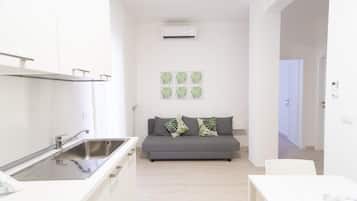 Fridge, oven, stovetop, cookware/dishes/utensils