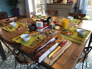 Breakfast area - Île St Michel (Guingamp)