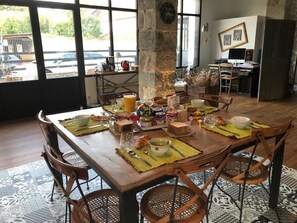 Breakfast area - Île St Michel (Guingamp)