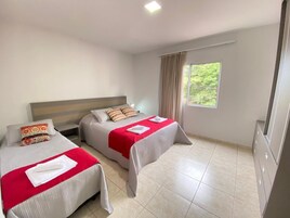 Ropa de cama de alta calidad, colchones Select Comfort y minibar 