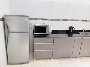 Geladeira, fogão, cooktop, chaleira elétrica