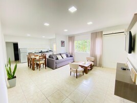 舒适公寓 | 高档床上用品、Select Comfort 床、迷你吧、特色装修