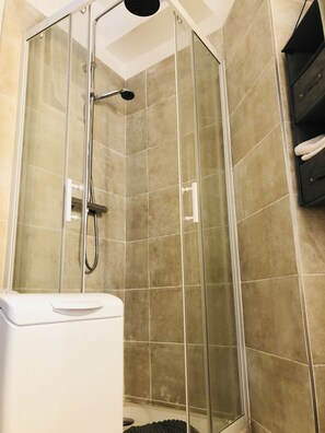 Shower, hair dryer, bidet, towels - Studio Chez Chérie Nice (Nice)