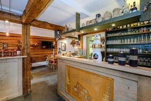 Bar (in der Unterkunft)