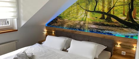 Free cribs/infant beds, free rollaway beds, free WiFi, bed sheets