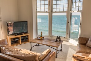 Luxury Apartment, Ensuite, Sea View | Lounge - Waters Edge Apartment at Beach House (Totland Bay)