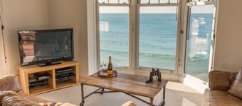 Waters Edge Apartment at Beach House