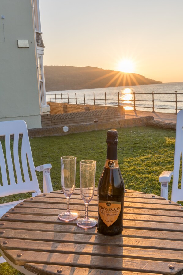 Exterior - Waters Edge Apartment at Beach House (Totland Bay)