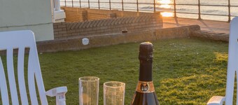 Waters Edge Apartment at Beach House