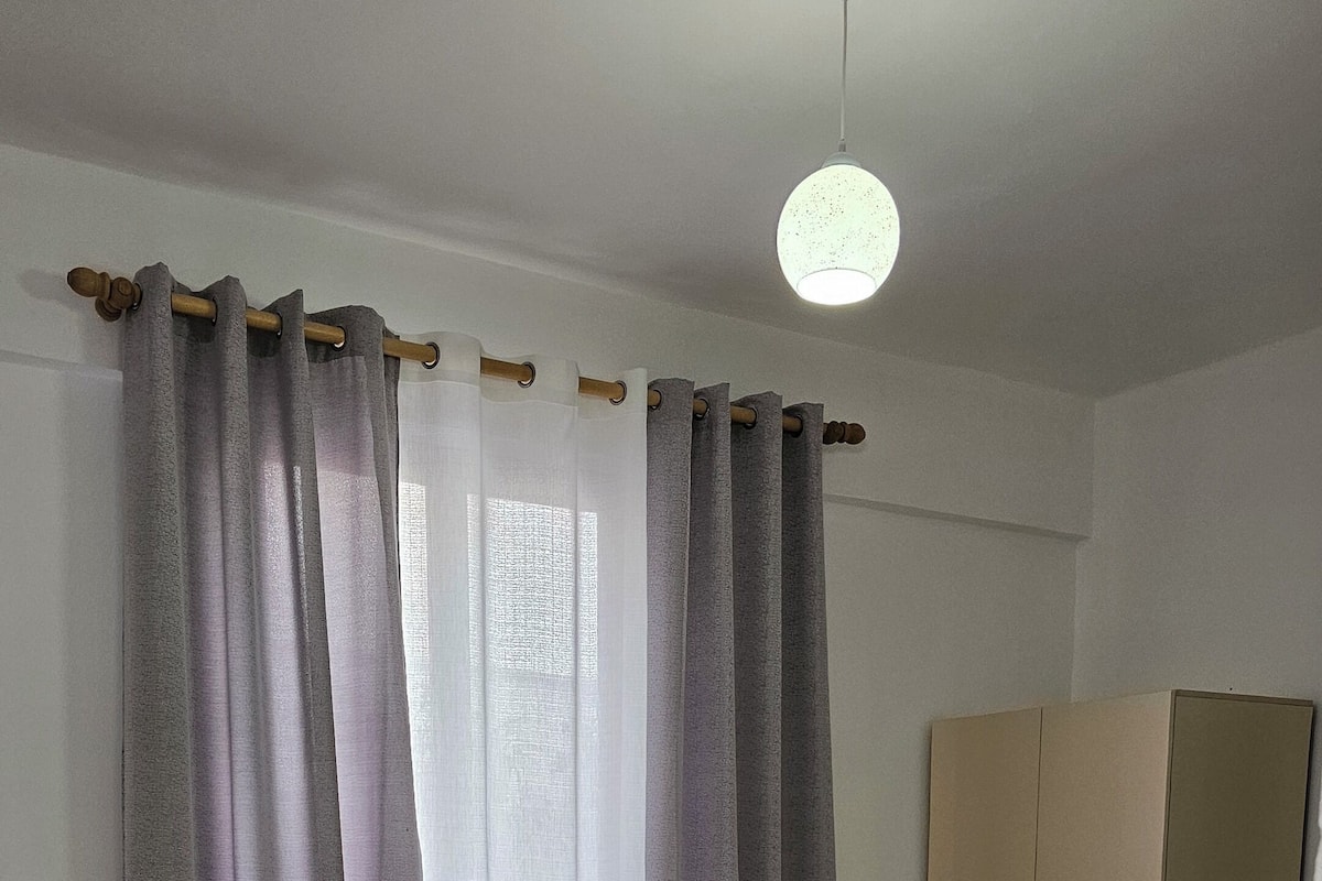 Tweepersoonskamer, balkon (2 Persons) | 1 slaapkamer, een bureau, een strijkplank/strijkijzer, gratis wifi