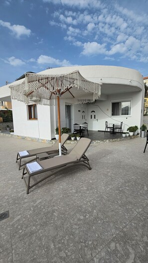 Front of property - Vila Finnley (Ksamil)