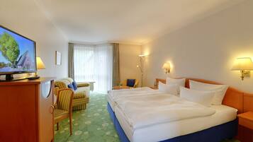 1 bedroom, desk, WiFi, bed sheets