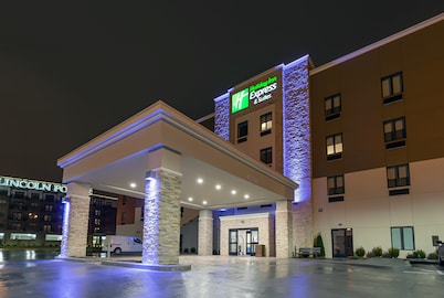 Holiday Inn Express & Suites Columbus - Worthington by IHG