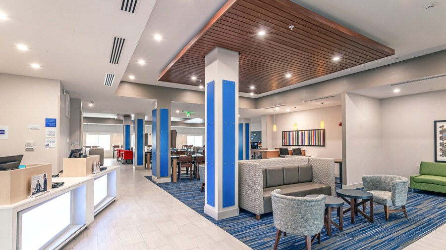 Holiday Inn Express & Suites Columbus - Worthington by IHG