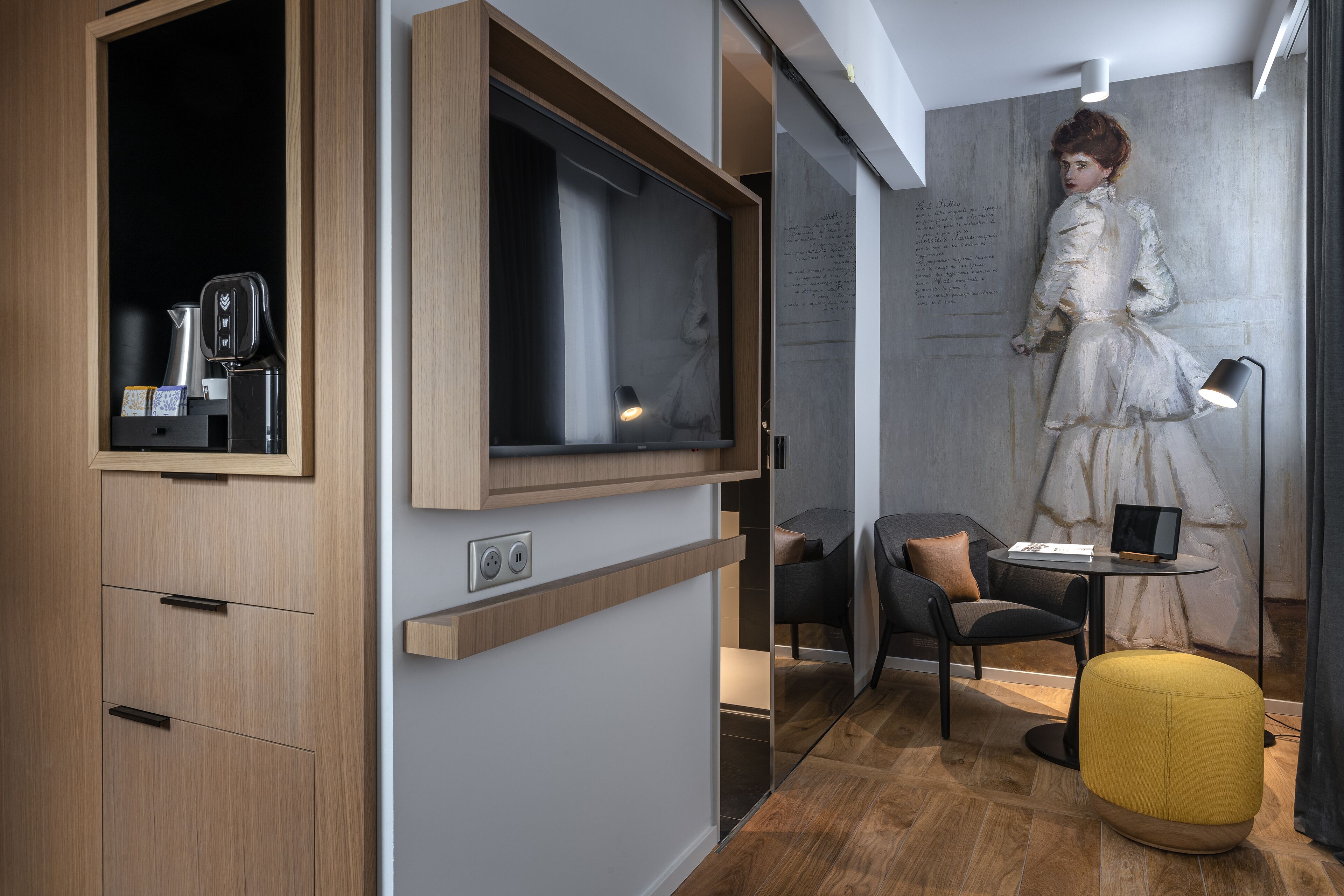 comfort room | television