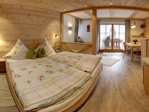 1 bedroom, internet, bed sheets