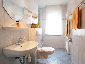 تجهيزات دش، مجففات شعر، مناشف، صابون