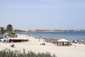 Sun loungers - Luxurious apartment right in the golf course with a view of the countryside (Dehesa de Campoamor)