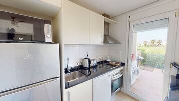 Réfrigérateur, micro-ondes, four, lave-vaisselle