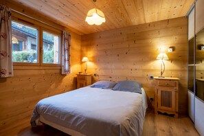 5 bedrooms, iron/ironing board, WiFi