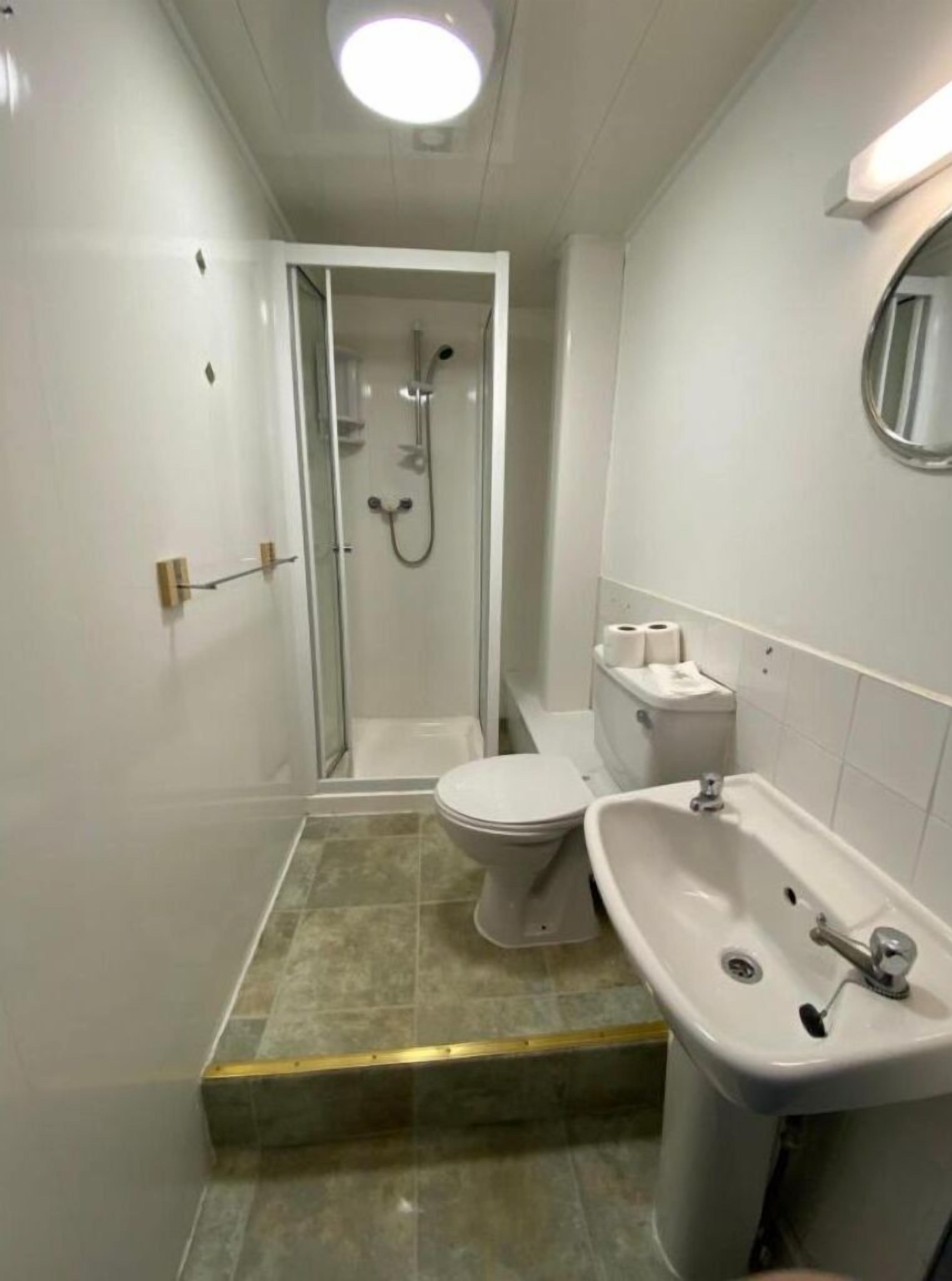 triple room, ensuite | bathroom