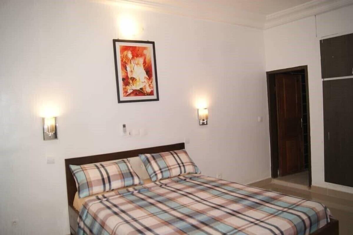 Habitació Comfort, 1 llit de matrimoni gran, vistes al jardí (Bassam) | Habitacions insonoritzades, wifi gratuïta i roba de llit