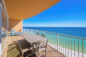 Outdoor dining - Lazy River Retreat – Steps to Sand & Gulf Views  3 Bedroom 3 Bathroom Phoenix Or (Orange Beach)